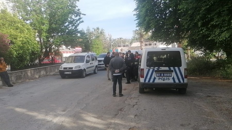 Korkunç Olay Sonrası Kanlı Eşofmanıyla Polise Teslim Oldu