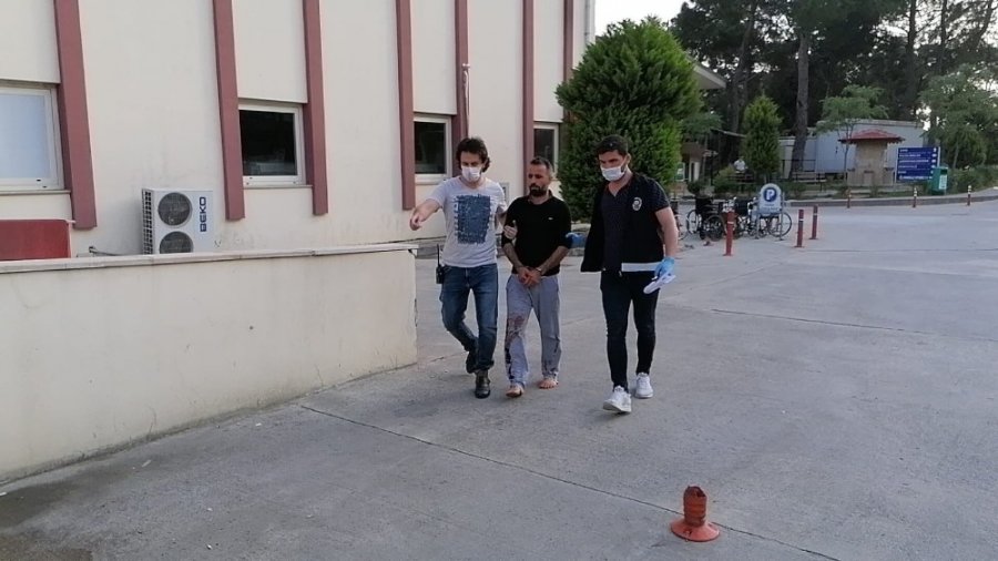 Korkunç Olay Sonrası Kanlı Eşofmanıyla Polise Teslim Oldu