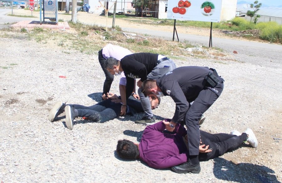 Yasağa Uymayan Gençler Zor Zaptedildi