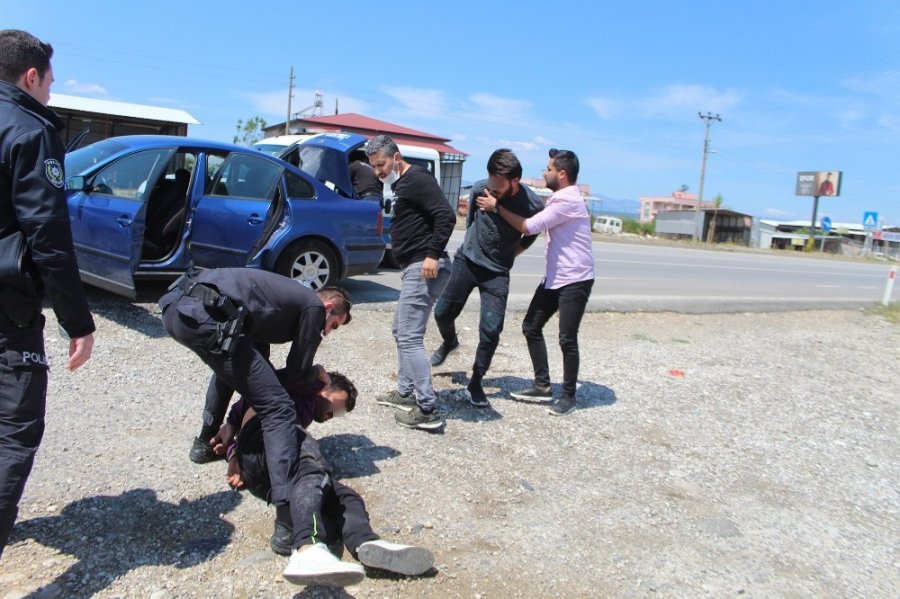 Yasağa Uymayan Gençler Zor Zaptedildi