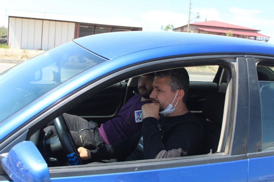 Yasağa Uymayan Gençler Zor Zaptedildi