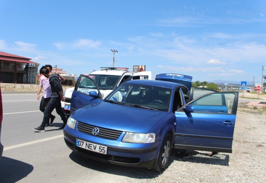 Yasağa Uymayan Gençler Zor Zaptedildi