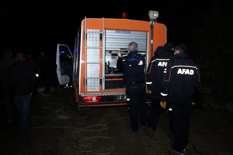 Mersin'de Kamyonet Uçuruma Devrildi: 1'i Çocuk 3 Ölü