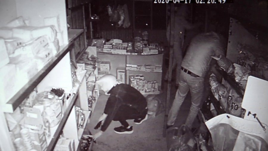 Karaman’da Büfeye Dalan Hırsızlar Ne Varsa Çaldılar