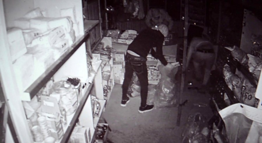 Karaman’da Büfeye Dalan Hırsızlar Ne Varsa Çaldılar