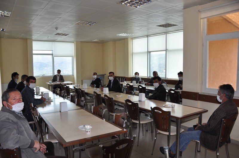 Sarıveliler'de Başkan Muhtarlarla Buluştu