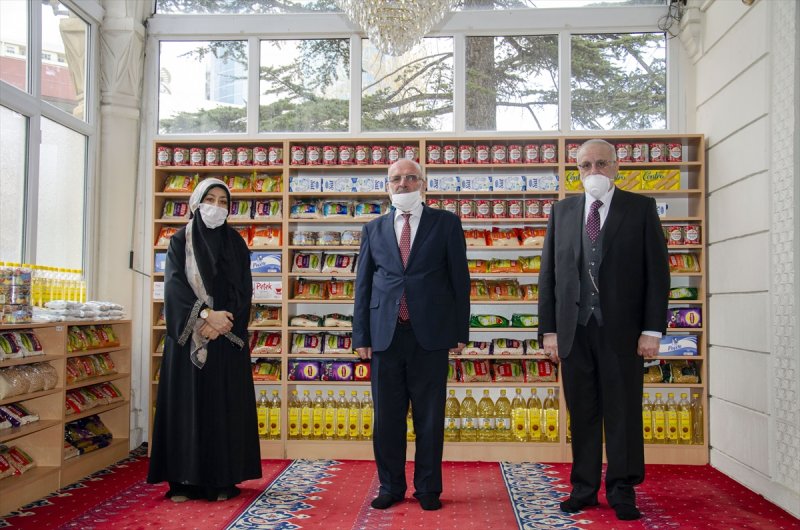 Konya'daki İki Caminin Ayakkabılıkları Hayır Çarşısı Oldu