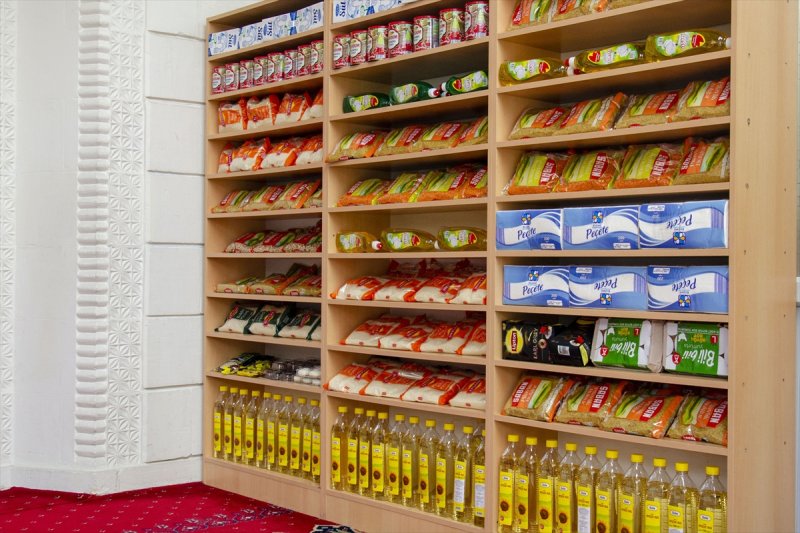 Konya'daki İki Caminin Ayakkabılıkları Hayır Çarşısı Oldu