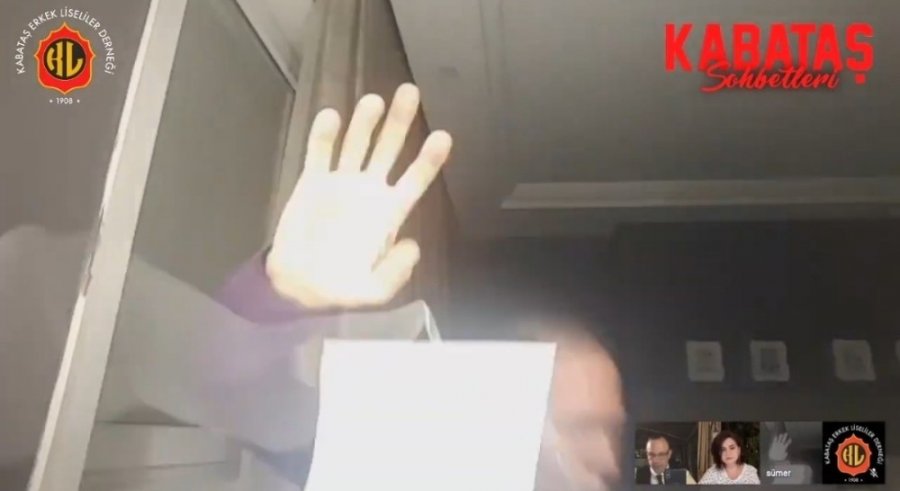 Canlı Yayında Sümer Ezgü, Tabure Kurbanı Oldu