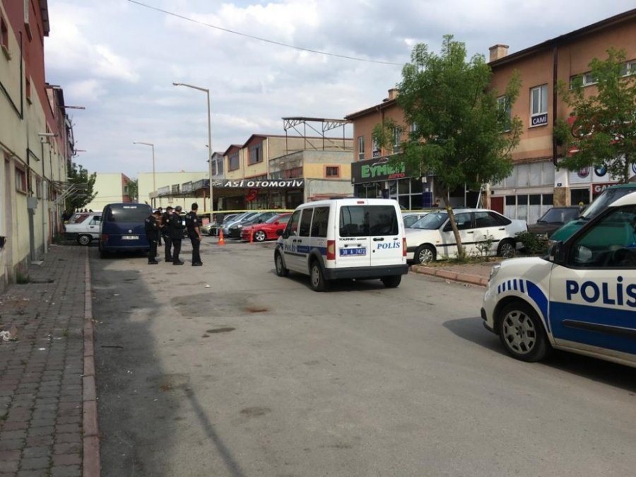 Kayseri'de Galerici Önünde Kurşun Yağmuru