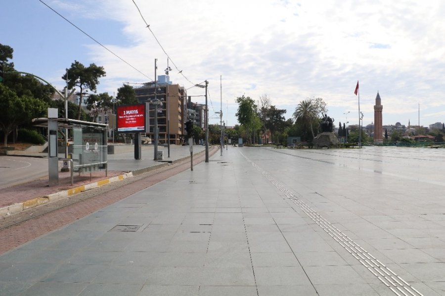 Antalya'da Korona Gölgesinde Sessiz 1 Mayıs