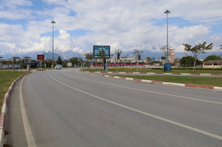 Antalya'da Korona Gölgesinde Sessiz 1 Mayıs