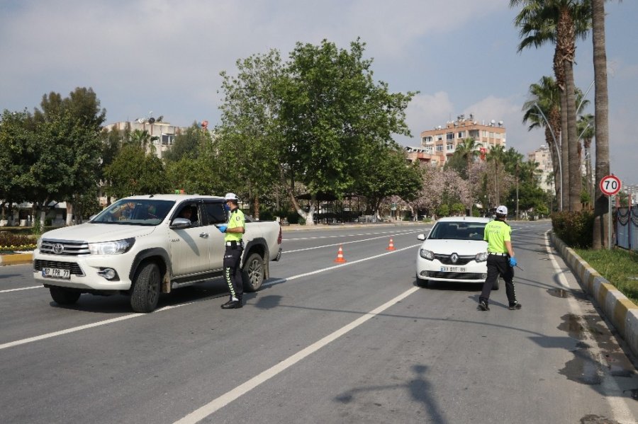 Yasağın İlk Gününde Mersin Cadde Ve Sokakları Boşaldı