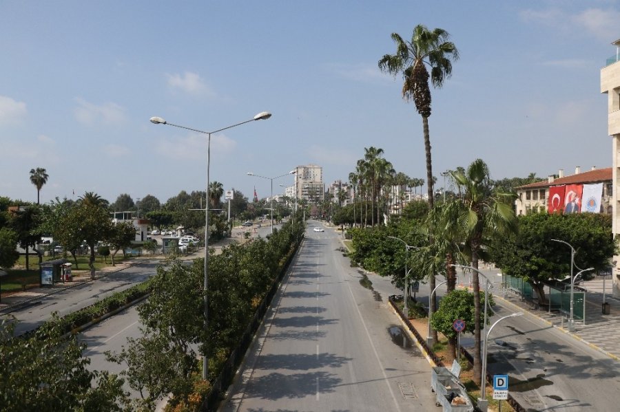 Yasağın İlk Gününde Mersin Cadde Ve Sokakları Boşaldı