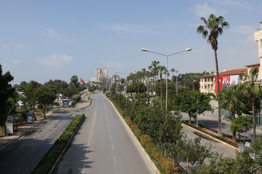 Yasağın İlk Gününde Mersin Cadde Ve Sokakları Boşaldı