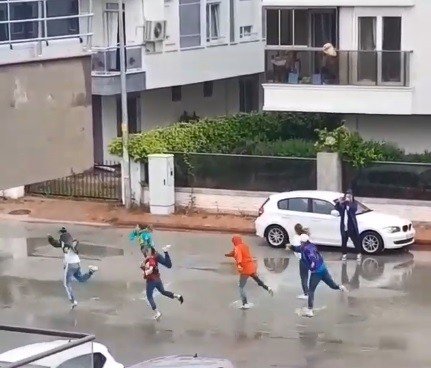 Kısıtlama Dinlemediler Sokak Ortasında Dans Ettiler