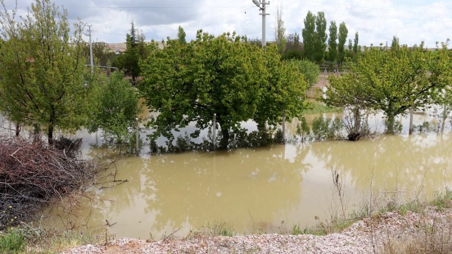 Aksaray’da Patlayan Kanal Sular Altında Bıraktı