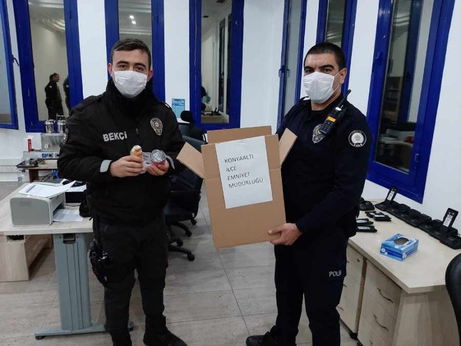 Antalya Polisine Hanımlardan Destek