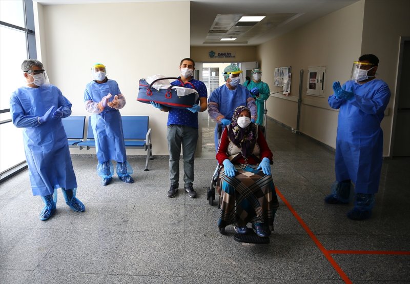 Konya'da Korona İle Mücadele Eden Anne ve Bebeği Mutlu Sona Yakın