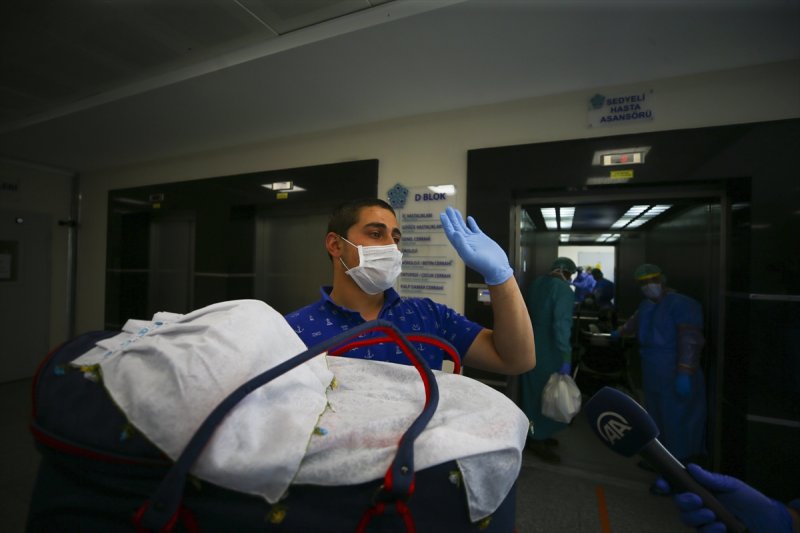 Konya'da Korona İle Mücadele Eden Anne ve Bebeği Mutlu Sona Yakın