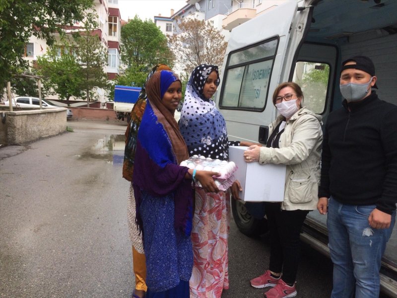 Niğde'de Akademisyenlerden Yabancı Öğrencilere Destek