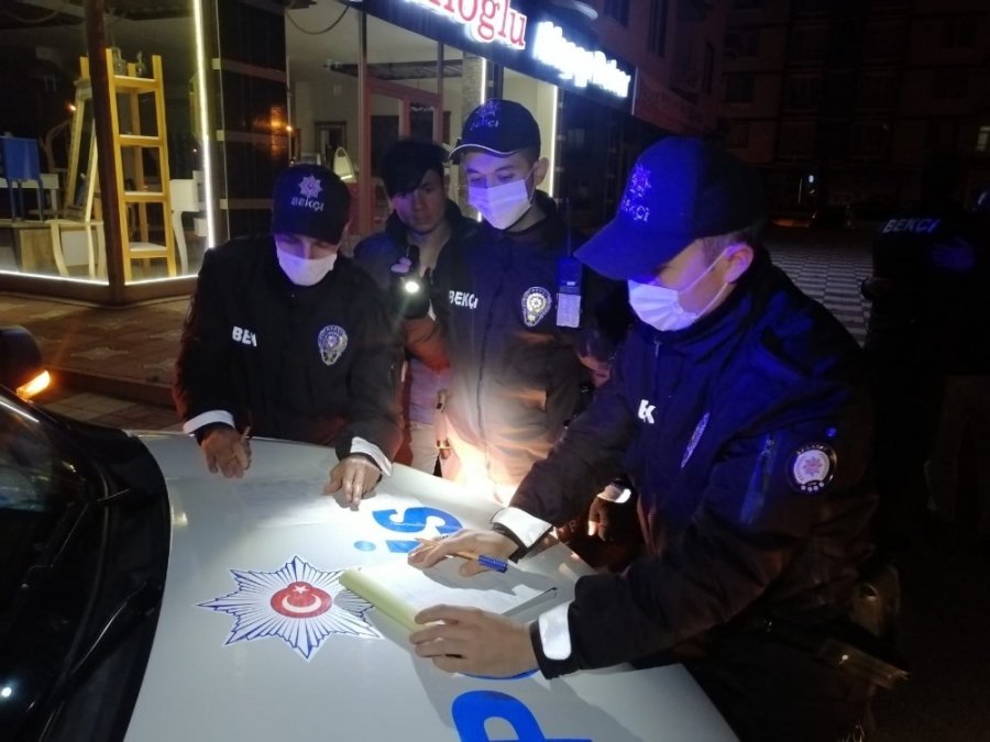 Aksaray’da Uyarıları Hiçe Sayan 21 Gence 8 Bin 232 Tl Para Cezası