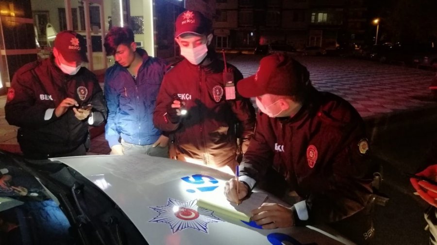 Aksaray’da Uyarıları Hiçe Sayan 21 Gence 8 Bin 232 Tl Para Cezası