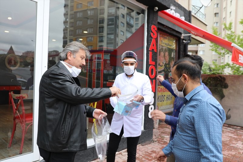 Kayseri Ve Niğde'de Berberler Açılışa Hazırlanıyor