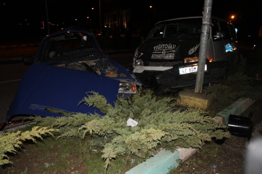 Konya’da Otomobille Kamyonet Çarpıştı: 1 Ölü, 4 Yaralı