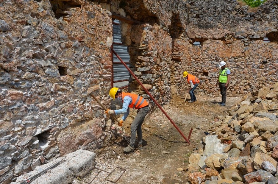 Karamanoğullarından Kalan Tarihi Camii Restore Ediliyor