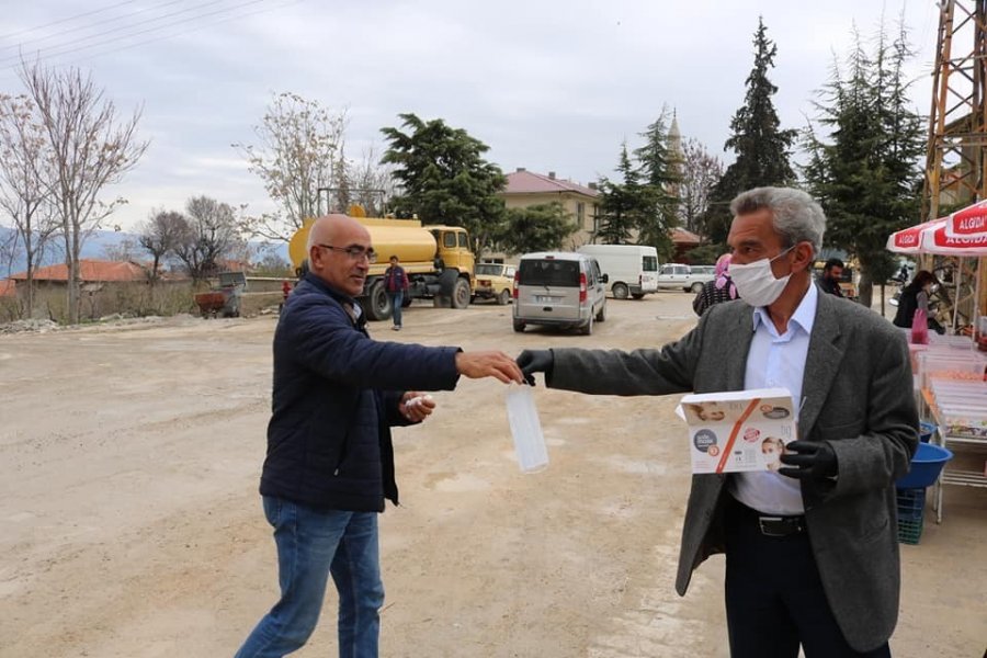 Kazancı'da Vatandaşa Maske Dağıtımı