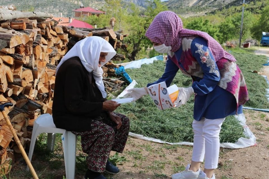 Kazancı'da Vatandaşa Maske Dağıtımı