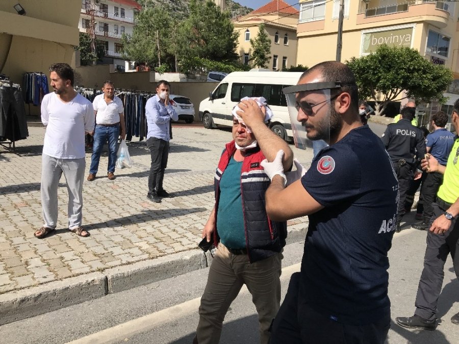 Alanya’da 2 Motosiklet Çarpıştı: 1’i Polis 2 Yaralı