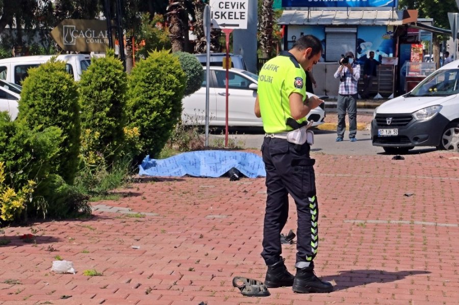 Antalya'da Trafik Kazası : 1 Ölü