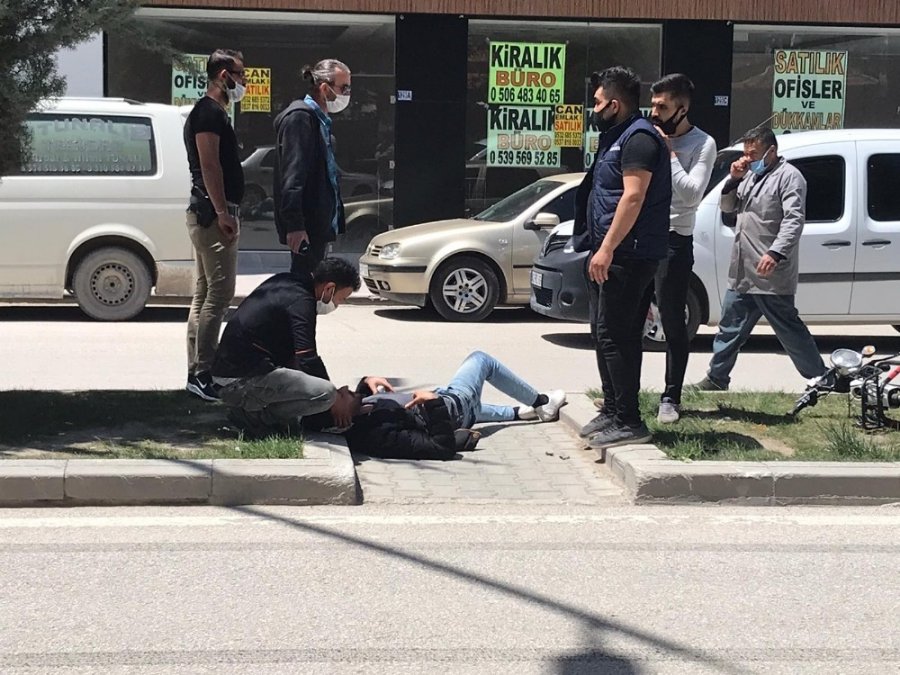 Ereğli'de Otomobilin Çarptığı Elektrikli Bisiklet Orta Refüje Savruldu