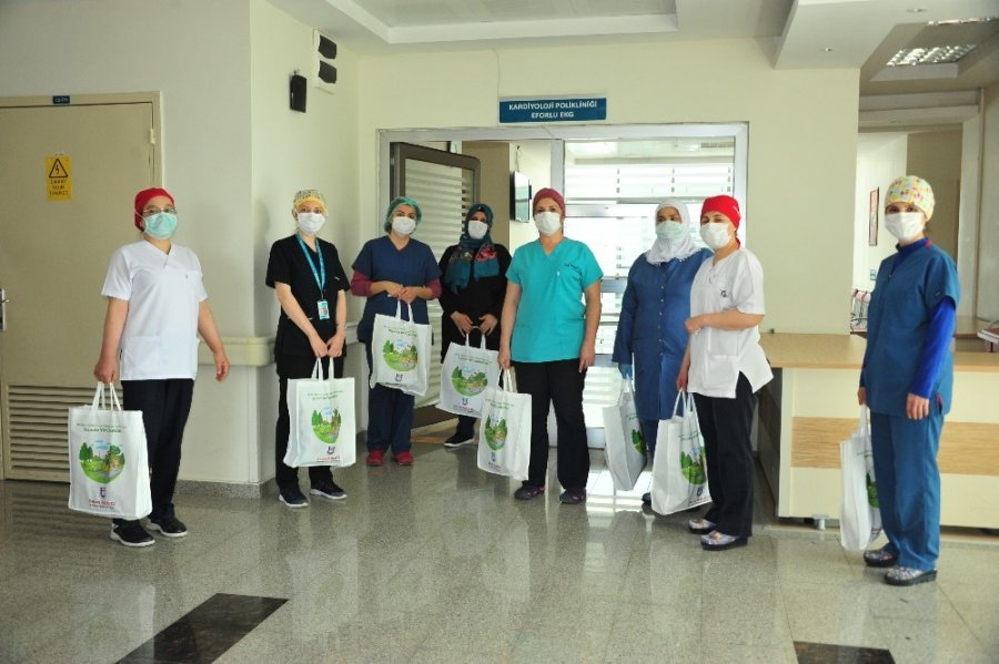 Karaman Belediyesi, Hemşireler Günü’nde Sağlık Çalışanlarını Unutmadı