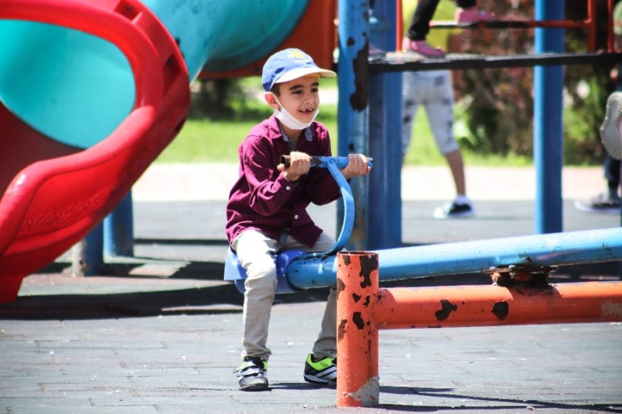 Karaman’da Sokak Ve Parklar Çocuklarla Şenlendi