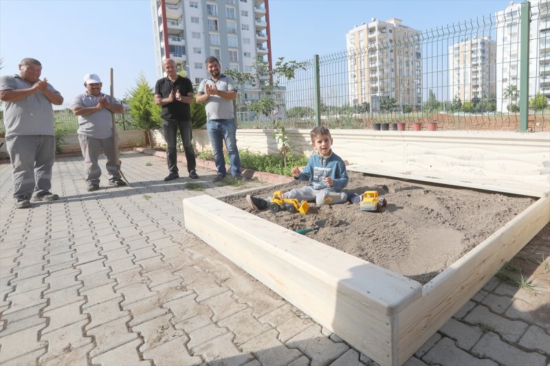 Mersin'de 5 Yaşındaki Çocuğa Kum Havuzu Sürprizi Yapıldı