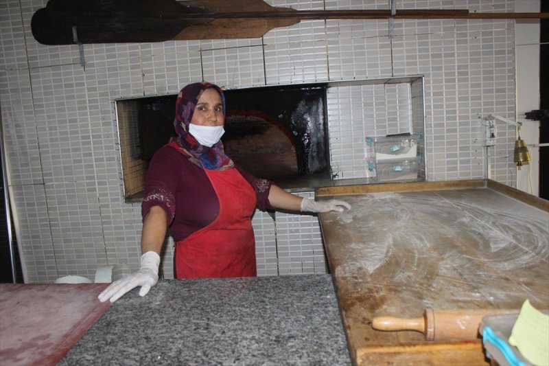 Konya'da İşçi Bulamayan Kadın Fırının Başına Geçti