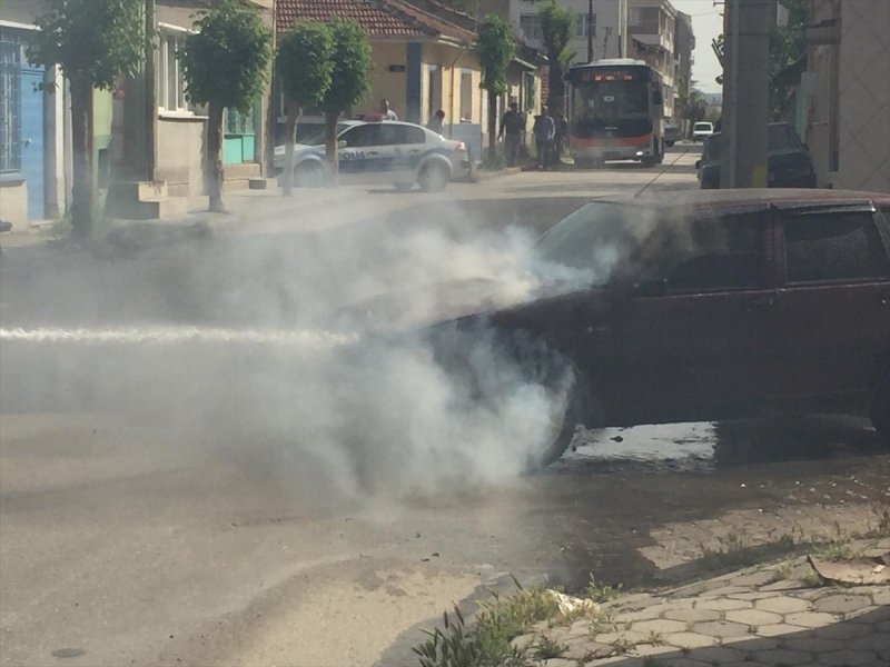 Eskişehir'de Seyir Halindeki Otomobilde Çıkan Yangında Hasar Oluştu