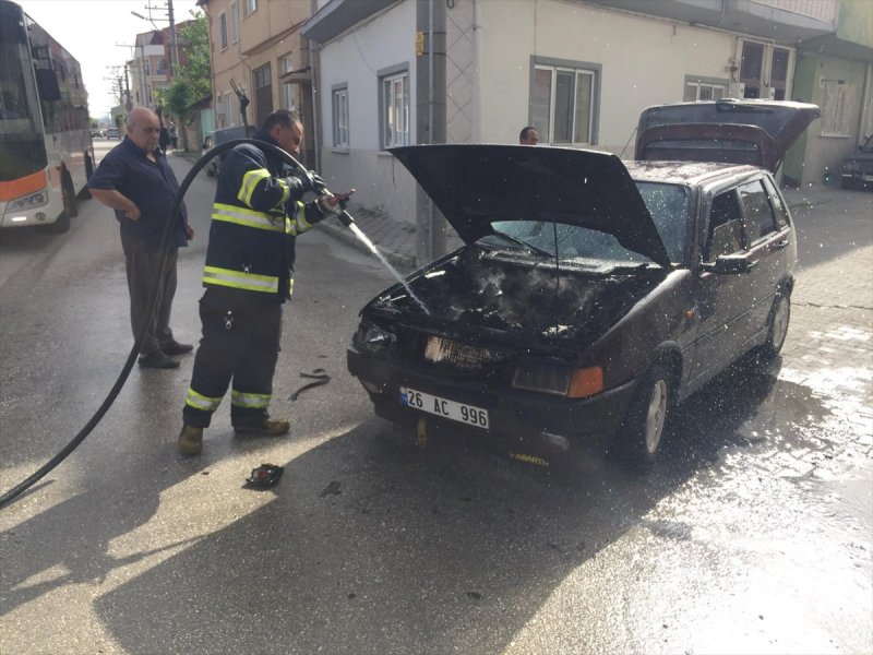 Eskişehir'de Seyir Halindeki Otomobilde Çıkan Yangında Hasar Oluştu