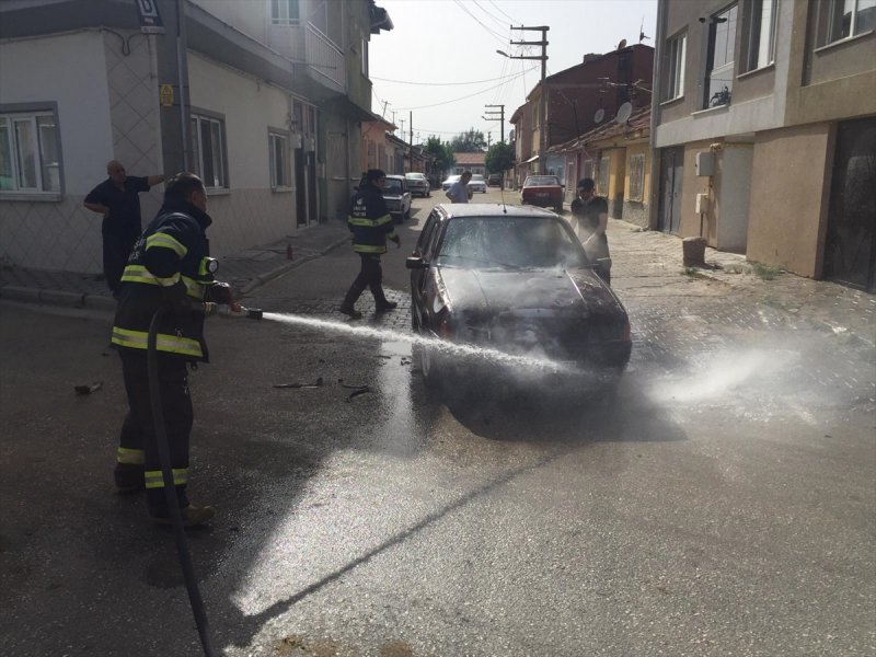 Eskişehir'de Seyir Halindeki Otomobilde Çıkan Yangında Hasar Oluştu