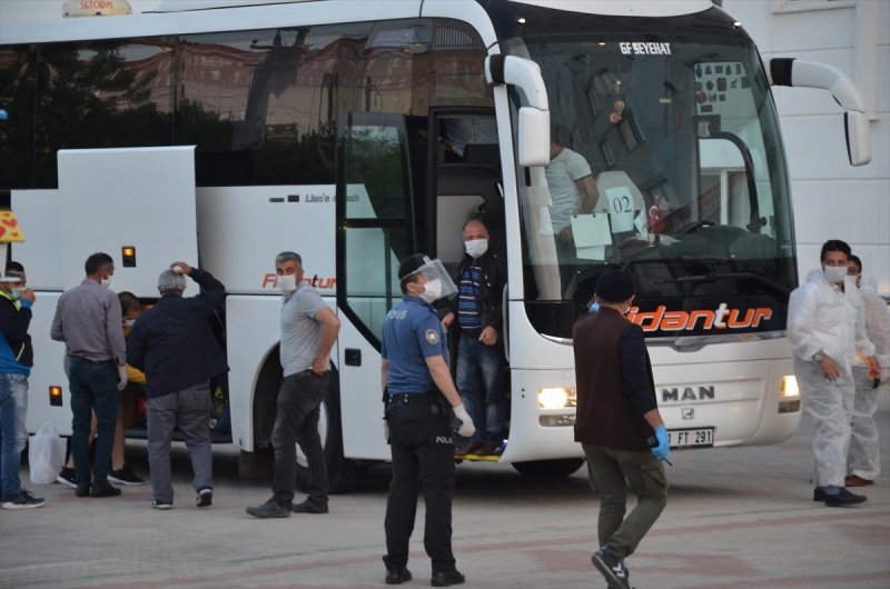 KKTYavru Vatan Kıbrıs'tan Gelen 288 Kişi Karaman'da KarantinadaC'den Getirilen 288 Kişi Karaman'da Yurda Yerleştirildi