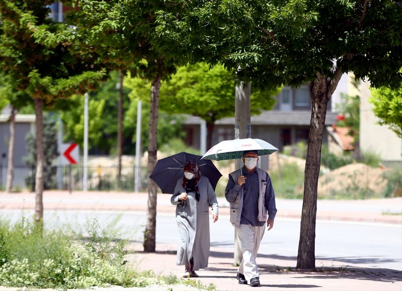 65 Yaş Ve Üstü Vatandaşlar Sıcak Havanın Tadını Çıkardı