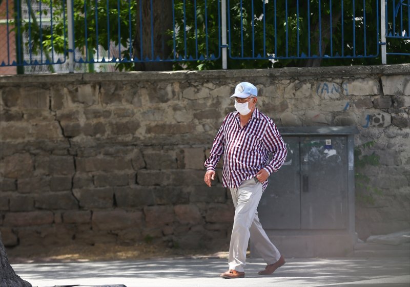 65 Yaş Ve Üstü Vatandaşlar Sıcak Havanın Tadını Çıkardı