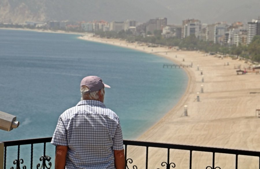 Antalya’da Yaşlı Vatandaşlar 41 Derece Dinlemedi