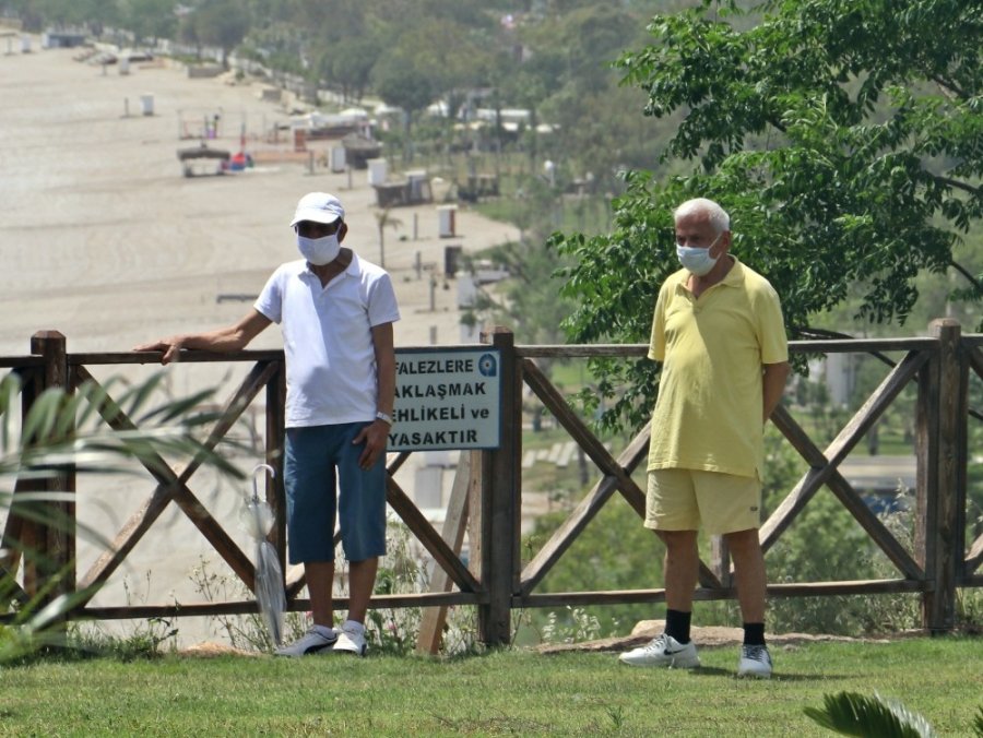 Antalya’da Yaşlı Vatandaşlar 41 Derece Dinlemedi
