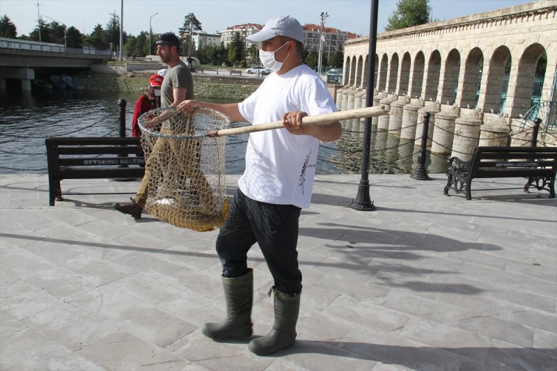 Konya'da Mahsur Kalan Balıklar Göl Suyuna Kavuştu