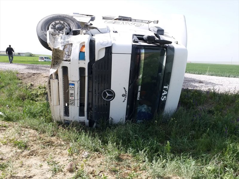 Konya'da Tır İle Otomobil Çarpıştı: 3 Yaralı