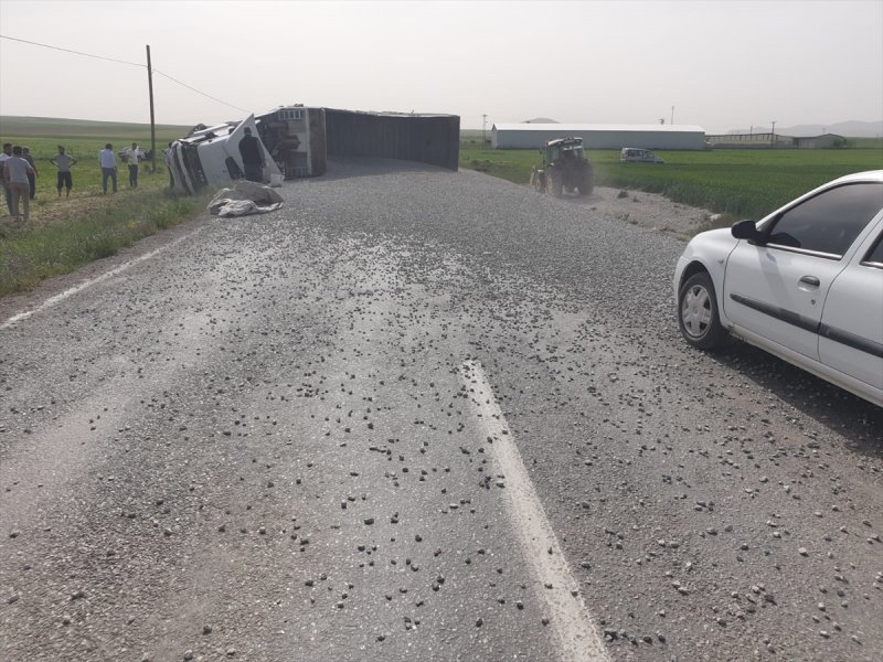 Konya'da Tır İle Otomobil Çarpıştı: 3 Yaralı